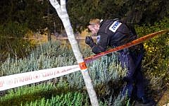 Police at the scene of a shooting incident in Jerusalem on March 27, 2016. (Flash90)