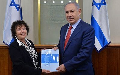 Illustrative: Prime Minister Benjamin Netanyahu receives a copy of the Bank of Israel's annual report for 2015 from bank governor Karnit Flug at the Prime Minister's Office in Jerusalem, April 3, 2016. (Kobi Gideon/GPO)