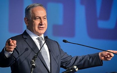 Prime Minister Benjamin Netanyahu at an event for local authorities, in Tel Aviv, on April 14, 2016. (Flash90)