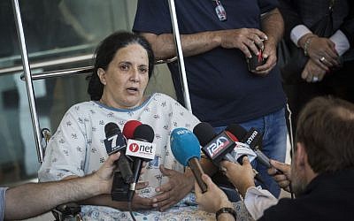 Rachel Dadon speaks with the press at Hadassah Ein Karem hospital where she and her daughter are hospitalized after being injured in the bus bombing that took place in Jerusalem, on April 19, 2016. Rachel was moderately injured and her daughter is in critical condition. (Hadas Parush/Flash90)