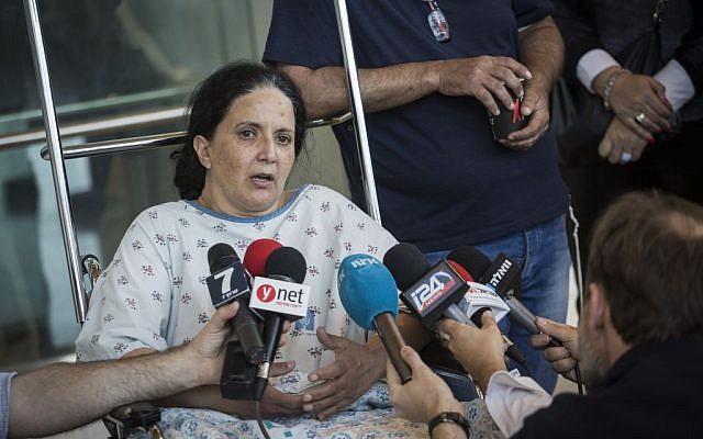Rachel Dadon speaks with the press at Hadassah Ein Karem hospital where she and her daughter are hospitalized after being injured in the bus bombing that took place in Jerusalem, on April 19, 2016. Rachel was moderately injured and her daughter is in critical condition. (Hadas Parush/Flash90)