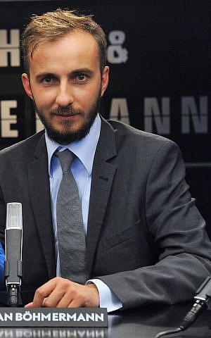 In this Aug. 28, 2012 file photo comedian Jan Boehmermann hosts the talk show "Roche & Böhmermann" in Cologne, western Germany. (Henning Kaiser/dpa, file via AP)