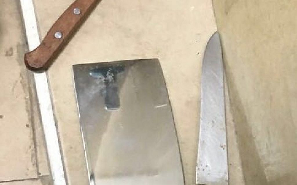 Palestinian kids, 12, are arrested with knives in the Old City of Jerusalem on April 14, 2016 (Israel Police)