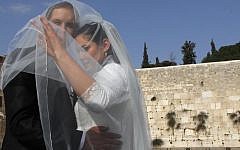 Groom and bride taking wedding pictures at the Western Wall in Jerusalem, April 13, 2011. (Nati Shohat/Flash90)