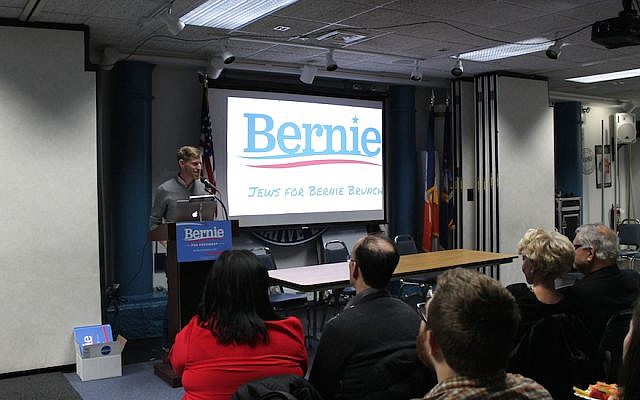 Phil Aroneanu, New York state director of the Sanders campaign, speaking at a Jews for Bernie event in Manhattan, April 10, 2016. (Uriel Heilman, JTA)