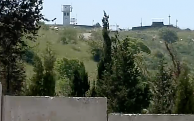 A new wall near the Lebanon border at Kibbutz Misgav Am, April 20, 2016, in the shadow of a UN position (Channel 2 screenshot)