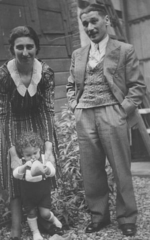 Photograph of Else and Leon Greenman, with their baby son Barney Greenman, taken at the home of friends Van Gijn in Rotterdam (Jewish Museum London) Photograph of Else and Leon Greenman, with their baby son Barney Greenman, taken at the home of friends Van Gijn in Rotterdam (Jewish Museum London)
