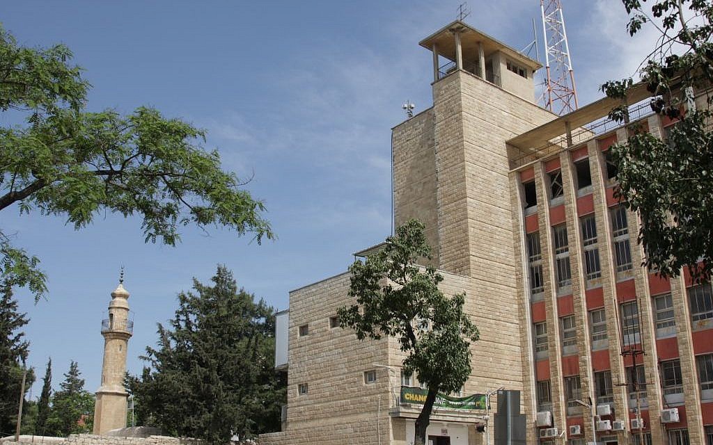 The histadrut HQ and, at left, Nebi Ukasha (Shmuel Bar-Am)