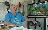 Israeli pensioner Hazan Peretz, who was jailed over unpaid parking fines, talks to Channel 2 television in an interview aired on April 4, 2016 (screen capture: Channel 2)