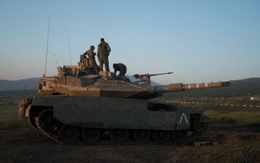IDF soldiers hold a drill near the Syrian border on April 20, 2016. (IDF Spokesperson's Unit)