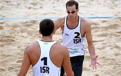 Israeli beach volleyball duo Sean Faiga and Ariel Hilman (Courtesy: IVA Facebook)