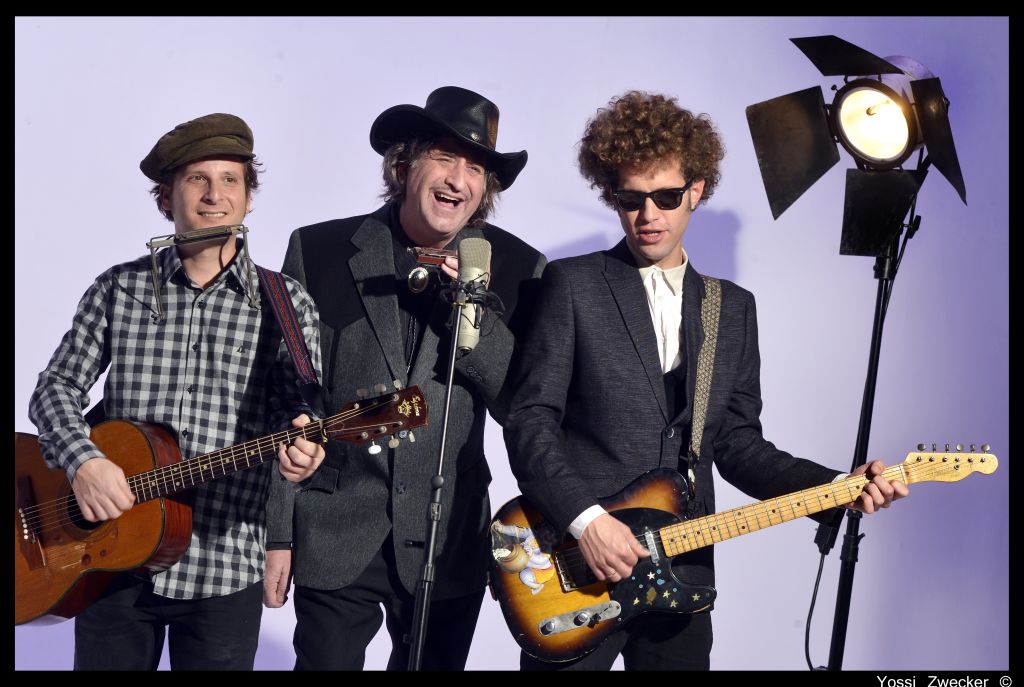 From the show 'The Sun and the Rain,' about the life and music of Bob Dylan, being performed April 24 and 25 at the International Haifa Kids Play Festival (Courtesy Yossi Tzevker)