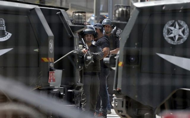Israeli security forces stand guard at the Qalandiya checkpoint near Ramallah in the West Bank after a security guard shot dead two Palestinians at the crossing on April 27, 2016, after one of them threw a knife at border guards. (AFP/Abbas Momani)