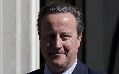 British Prime Minister David Cameron leaves 10 Downing Street in central London, May 4, 2016. (AFP/JUSTIN TALLIS)