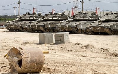 Israeli tanks stationed near the border between Israel and the Gaza Strip on May 6, 2016 as Israeli forces search for Hamas attack tunnels leading into southern Israel. (AFP PHOTO / JACK GUEZ)