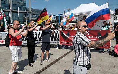 Right-wing protesters take part in a rally against German Chancellor Angela Merkel's migration policies in Berlin on May 7, 2016. (Bernd von Jutrczenka/DPA/AFP)