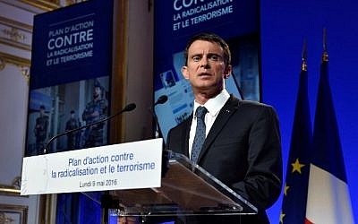 French Prime Minister Manuel Valls gives a press conference after an interministerial meeting on delinquency, radicalization and terrorism, Paris, May 9, 2016. (AFP/Eric Feferberg)