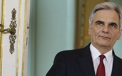 Austrian Chancellor Werner Faymann arriving for a press conference in Vienna, Austria, March 1, 2016. (AFP/Dieter Nagl, File)