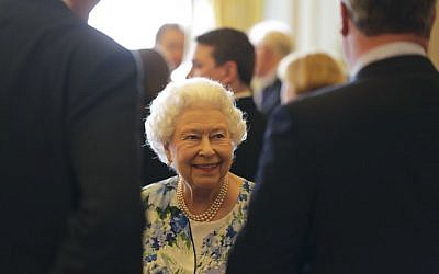 Britain's Queen Elizabeth II smiles as she speaks to British Prime Minister David Cameron, right, during a reception in Buckingham Palace in London, May 10, 2016. (AFP/Paul Hackett)
