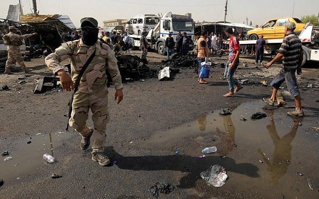 Iraqi soldiers and civilians check the damage after a suicide bomber detonated an explosives-rigged vehicle in northern Baghdad's Sadr City, May 17, 2016. (AFP/AHMAD AL-RUBAYE) Iraqi soldiers and civilians check the damage after a suicide bomber detonated an explosives-rigged vehicle in northern Baghdad's Sadr City, May 17, 2016. (AFP/AHMAD AL-RUBAYE)