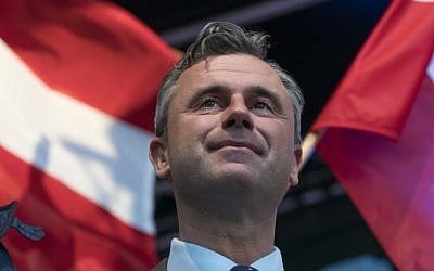 Right-wing Austrian Freedom Party (FPOe) presidential candidate Norbert Hofer sings on stage during his final election campaign rally at the Viktor Adler Markt, Vienna, Austria, May 20,2016. (AFP/ JOE KLAMAR)