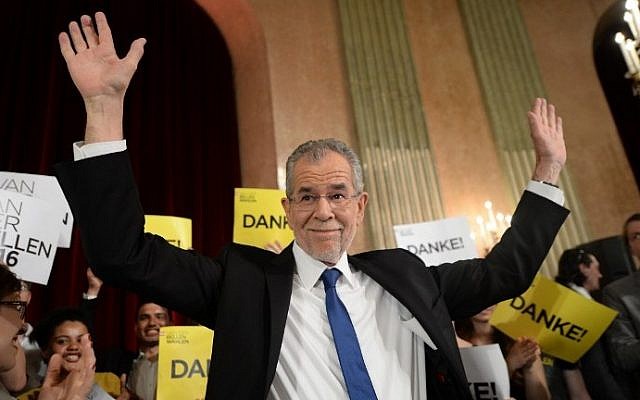 Austrian presidential candidate backed by the Greens Alexander Van der Bellen reacts during an election party after the second round of the elections on May 22, 2016 in Vienna. ( AFP PHOTO / APA / ROLAND SCHLAGER) Austrian presidential candidate backed by the Greens Alexander Van der Bellen reacts during an election party after the second round of the elections on May 22, 2016 in Vienna. ( AFP PHOTO / APA / ROLAND SCHLAGER)