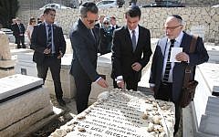 French Prime Minister Manuel Valls visits the grave of Myriam Monsonego, one of the four French Jews killed in a March 2012 Islamist attack on a Jewish school in Toulouse, at the Givat Shaul cemetery in Jerusalem on May 23, 2016. (AFP PHOTO / MENAHEM KAHANA)