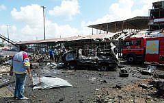 Syrians gather at the site of multiple bombings that left tens dead in the northern coastal city of Jableh, between Latakia and Tartus, Syria, May 23, 2016. (AFP)
