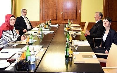 General secretary of Central Council of Muslims in Germany (Zentralrat der Muslime in Deutschland - ZMD) Nurhan Soykan (L), representative of Syrian opposition in Germany Sadiqu Al-Mousllie (2ndL) meet with Germany's right-wing populist AfD co-chair Frauke Petry (R) and AfD Lower Saxony regional chairman Armin Paul Hampel  on May 23, 2016 in Berlin. (AFP PHOTO / TOBIAS SCHWARZ)