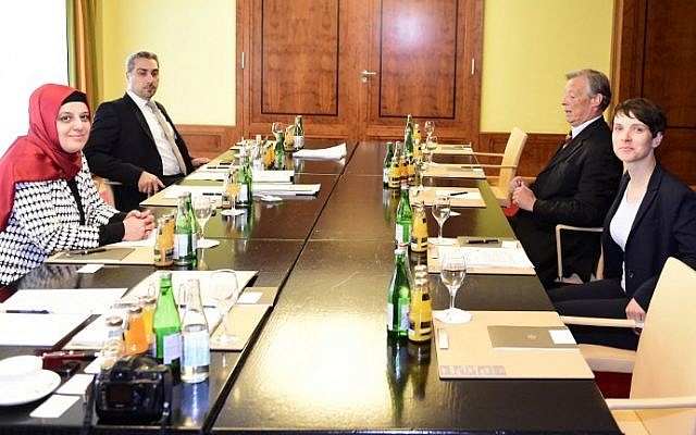General secretary of Central Council of Muslims in Germany (Zentralrat der Muslime in Deutschland - ZMD) Nurhan Soykan (L), representative of Syrian opposition in Germany Sadiqu Al-Mousllie (2ndL) meet with Germany's right-wing populist AfD co-chair Frauke Petry (R) and AfD Lower Saxony regional chairman Armin Paul Hampel on May 23, 2016 in Berlin. (AFP PHOTO / TOBIAS SCHWARZ) General secretary of Central Council of Muslims in Germany (Zentralrat der Muslime in Deutschland - ZMD) Nurhan Soykan (L), representative of Syrian opposition in Germany Sadiqu Al-Mousllie (2ndL) meet with Germany's right-wing populist AfD co-chair Frauke Petry (R) and AfD Lower Saxony regional chairman Armin Paul Hampel on May 23, 2016 in Berlin. (AFP PHOTO / TOBIAS SCHWARZ)