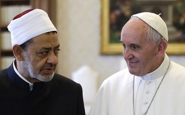 Pope Francis (right) talks with Egyptian Grand Imam of al-Azhar Mosque Sheikh Ahmed Mohamed al-Tayeb during a private audience at the Vatican on May 23, 2016. (AFP Photo/Pool/Max Rossi) Pope Francis (right) talks with Egyptian Grand Imam of al-Azhar Mosque Sheikh Ahmed Mohamed al-Tayeb during a private audience at the Vatican on May 23, 2016. (AFP Photo/Pool/Max Rossi)