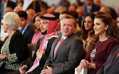 (From L to R) Jordan's Princess Muna, Crown Prince Hussein, King Abdullah II and Queen Rania attend a ceremony held in Amman on May 25, 2016, to mark the desert kingdom's 70th Independence Day. (AFP PHOTO/POOL/KHALIL MAZRAAWI)