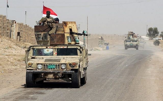 Iraqi pro-government forces reach al-Sejar village in Iraq's Anbar province, on the boundaries of Fallujah, on May 28, 2016, as they take part in a major assault to retake the city of Fallujah, from the Islamic State group. (AFP PHOTO / AHMAD AL-RUBAYE)