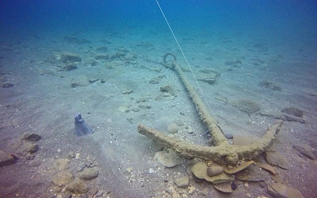 A 1,600 year-old ship’s anchor as it was discovered in the sea at the site of the ancient sea port at Caesarea, Israel, April 2016. (The Marine Archaeology Unit of the Israel Antiquities Authority)