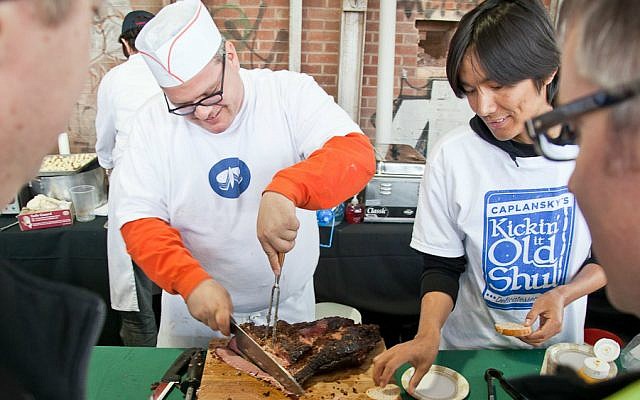Toronto deli owner Zane Caplansky slices his famous smoked meat (Edward Pond)