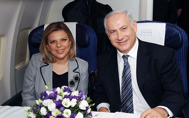 Prime Minister Benjamin Netanyahu and his wife, Sara, sit aboard a plane at Ben Gurion Airport on on 24 August 2009 (Amos Ben Gershom/GPO/Flash90)