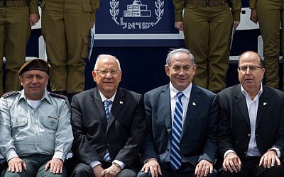 IDF Chief of Staff Gadi Eisenkot (L), President Reuven Rivlin (2L), Prime Minister Benjamin Netanyahu (2R) and former defense minister Moshe Ya'alon smile for a photograph during a ceremony for outstanding soldiers as part of Israel's 67th Independence Day celebrations, at the President's residence in Jerusalem on April 23, 2015. (Miriam Alster/Flash90) IDF Chief of Staff Gadi Eisenkot (L), President Reuven Rivlin (2L), Prime Minister Benjamin Netanyahu (2R) and former defense minister Moshe Ya'alon smile for a photograph during a ceremony for outstanding soldiers as part of Israel's 67th Independence Day celebrations, at the President's residence in Jerusalem on April 23, 2015. (Miriam Alster/Flash90)
