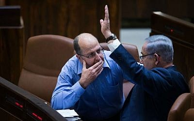 Prime Minister Benjamin Netanyahu, right, speaks with Defense Minister Moshe Yaalon in the Knesset plenum hall on March 7, 2016. (Yonatan Sindel/Flash90)