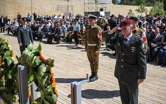 Yair Golan salutes after laying a flower wreath at a memorial during a Holocaust Remembrance Day ceremony at Yad Vashem on May 5, 2016. (Noam Moskowitz/Pool) Yair Golan salutes after laying a flower wreath at a memorial during a Holocaust Remembrance Day ceremony at Yad Vashem on May 5, 2016. (Noam Moskowitz/Pool)
