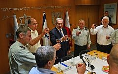Benjamin Netanyahu, center, at a pre-holiday toast for top defense brass, including Maj. Gen. Yair Golan, far left, Defense Minister Moshe Ya'alon, left,  IDF Chief of Staff Lt. Gen. Gadi Eisenkot, right and Director General of the Defense Ministry Dan Harel, in army headquarters in Tel Aviv on May 9, 2016. (Kobi Gideon/GPO)
