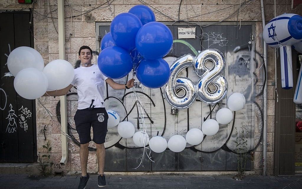 An Israeli boy holds blue and white balloons, colors of the Israeli flag, ahead of Israel's 68th Independence Day celebrations on May 11, 2016, in Jerusalem. (Photo by Hadas Parush/Flash90)
