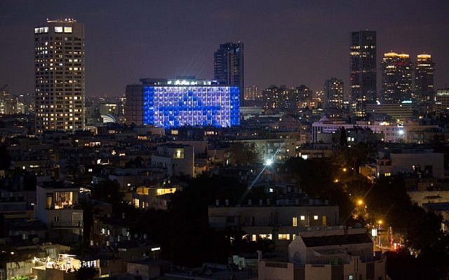 The Tel Aviv Municipality building lit up to form the Israeli flag to celebrate Israel's 68th Independence Day, May 11, 2016. (Miriam Alster/FLASH90)