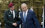 Prime Minister Benjamin Netanyahu, right, shakes hands with IDF Deputy Chief of Staff Maj. Gen. Yair Golan at a ceremony for outstanding soldiers on Israel's 68th Independence Day celebrations, at the President's Residence in Jerusalem, May 12, 2016. (Yonatan Sindel/Flash90)