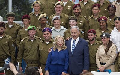Prime Minister Benjamin Netanyahu and his wife Sara attend a ceremony for outstanding soldiers as part of Israel's 68th Independence Day celebrations, at the President's Residence in Jerusalem on May 12, 2016. (Photo by Yonatan Sindel/Flash90)