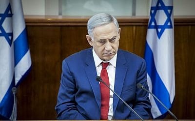 Prime Minister Benjamin Netanyahu leads the weekly cabinet meeting at the Prime Minister's Office in Jerusalem, May 15, 2016. (Emil Salman/POOL)