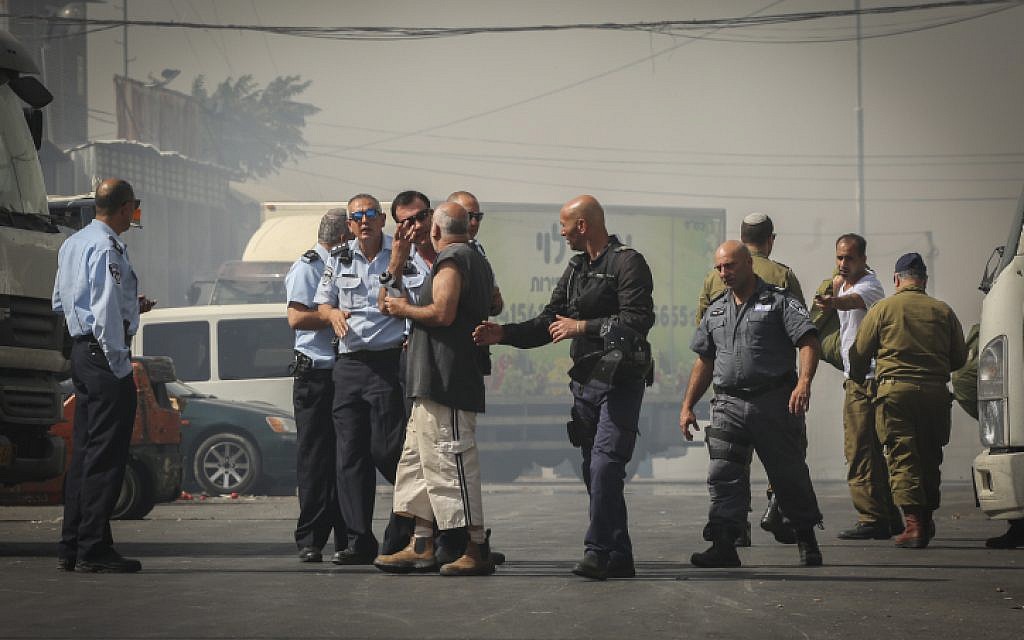 Police at the scene of a large fire that broke at a warehouse in Givat Shaul neighborhood on May 16, 2016. (Shlomi Cohen/Flash90)