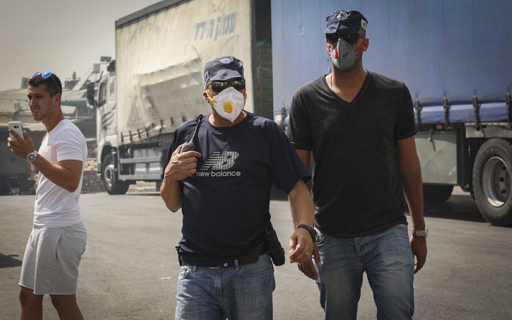 Police at the scene of a large fire that broke at a warehouse in Givat Shaul neighborhood on May 16, 2016. (Shlomi Cohen/Flash90)