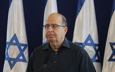 Outgoing Defense Minister Moshe Ya'alon announces his resignation from the Knesset, Friday, May 20, 2016, at IDF headquarters in Tel Aviv. (Miriam Alster/Flash90)