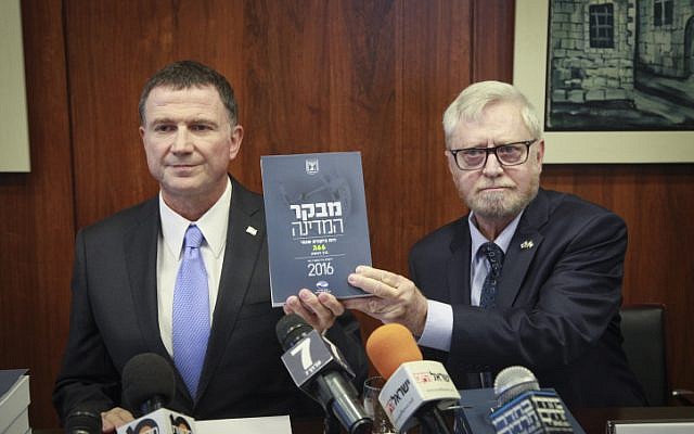 State Comptroller Yosef Shapira (R) hands the State Comptroller's annual report to Knesset Speaker Yuli Edelstein on May 24, 2016. (Issac Harari/Flash90) State Comptroller Yosef Shapira (R) hands the State Comptroller's annual report to Knesset Speaker Yuli Edelstein on May 24, 2016. (Issac Harari/Flash90)