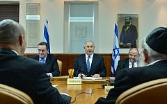 Prime Minister Benjamin Netanyahu meets with ministers in Jerusalem on May 30, 2016.  (Photo by Kobi Gideon/GPO)